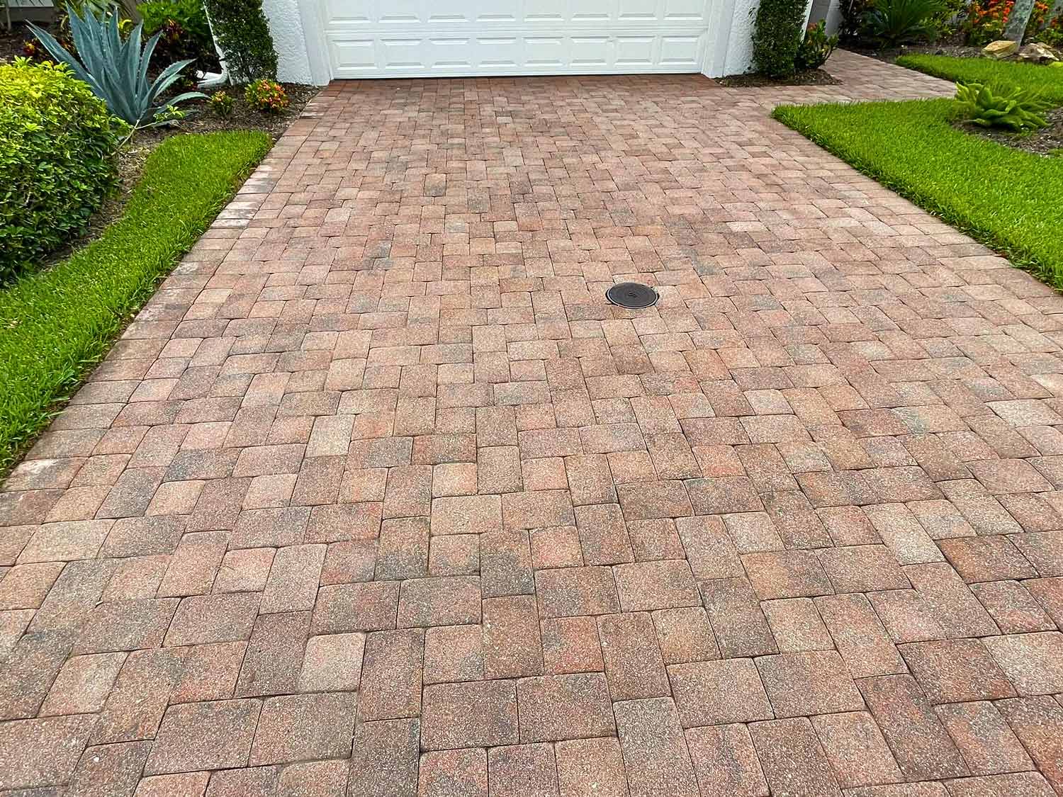 clean driveway with pavers after pressure washing