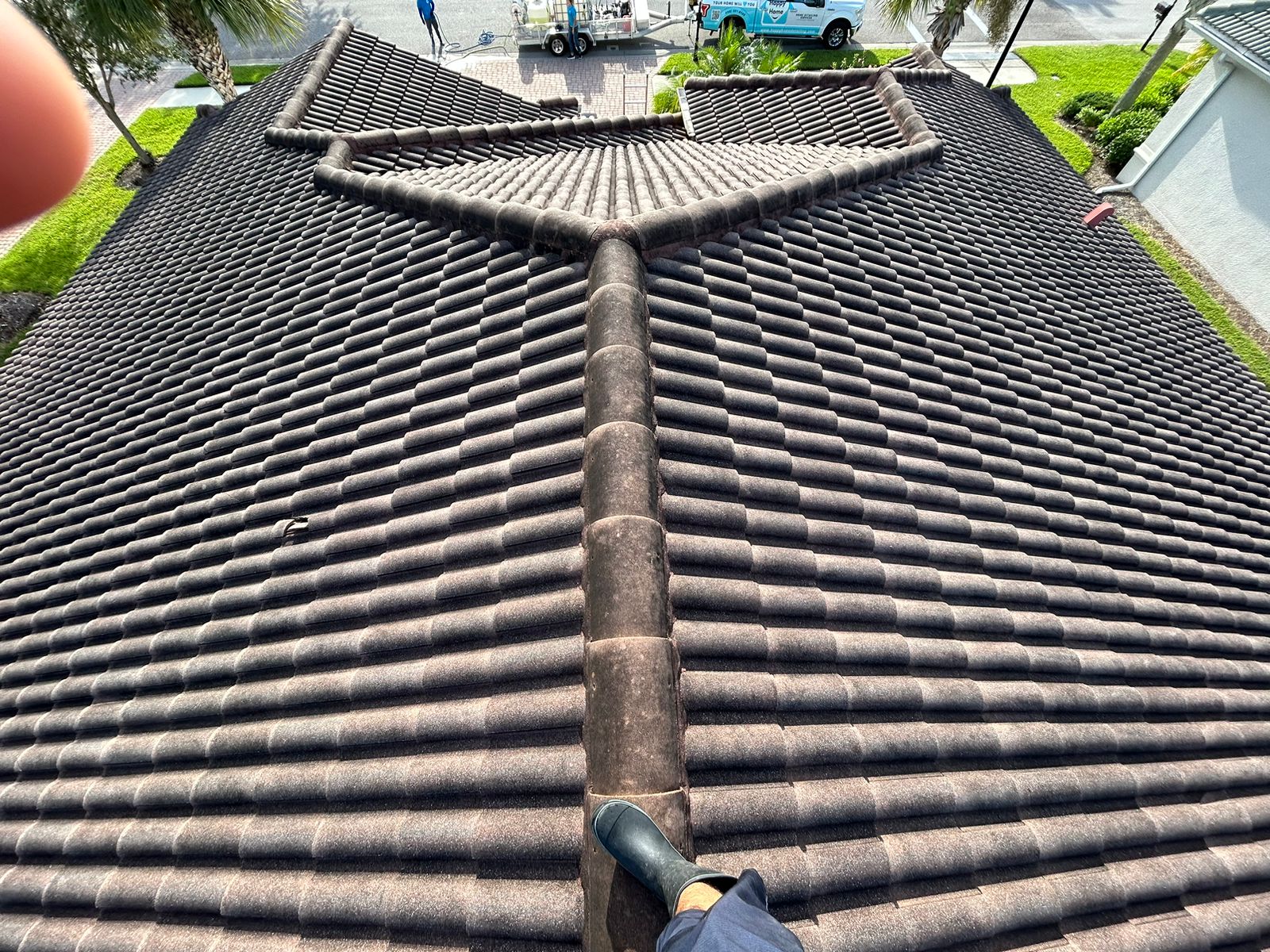 dirt black florida tile roof before roof cleaning